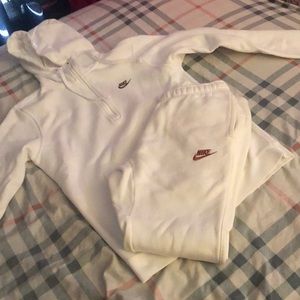 White nike sweatsuit